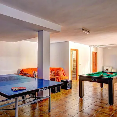 Reyes 别墅 内尔哈